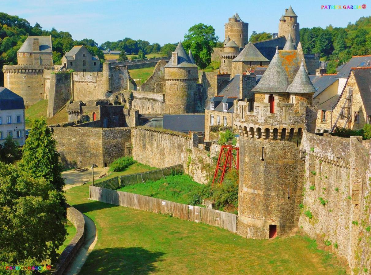 Chateau De La Chasse Beauvais Romagne  Exterior photo