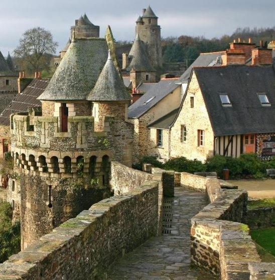 Chateau De La Chasse Beauvais Romagne  Exterior photo